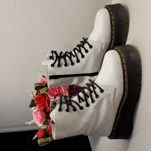 Unisex DR. MARTENS JADON white leather boots (sz W5 - M4)